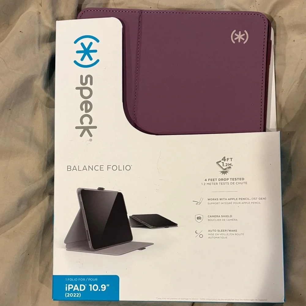 NWT Speck Balance Folio for iPad 10.9